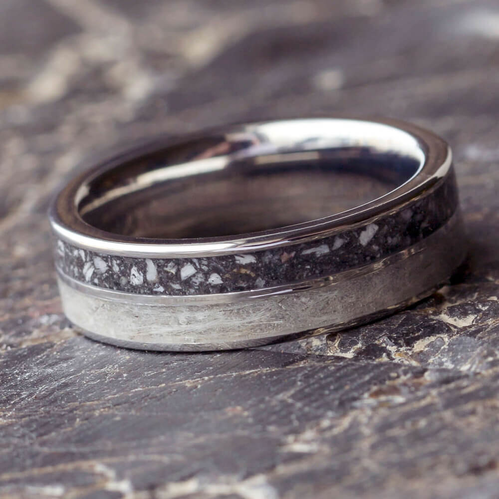 Grayson Pet Memorial Ring With Ashes Fur